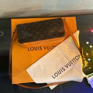 Louis Vuitton Trotteur Monogram Canvas Crossbody Bag